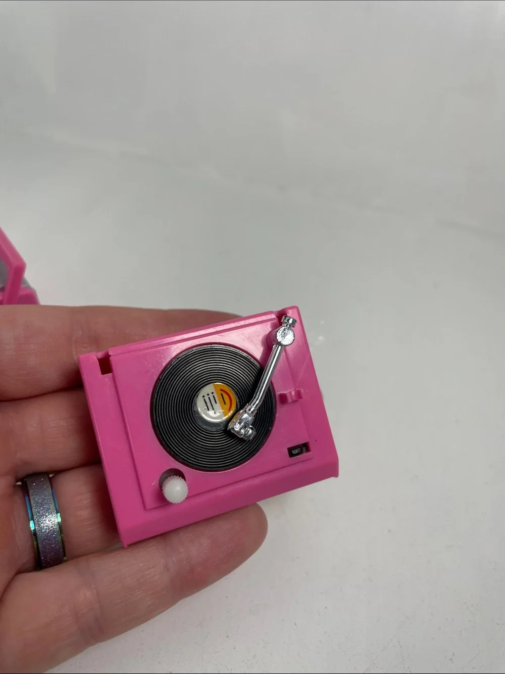 Barbie doll Action Accents Boombox Cassette Wind Up Toy 1980s pink Vintage Works